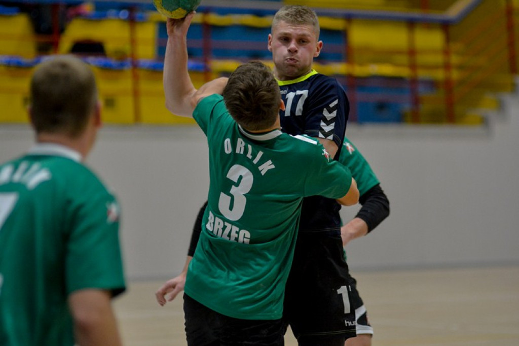 Orlik przegrywa z liderem.