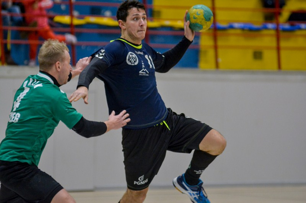 Orlik przegrywa z liderem.