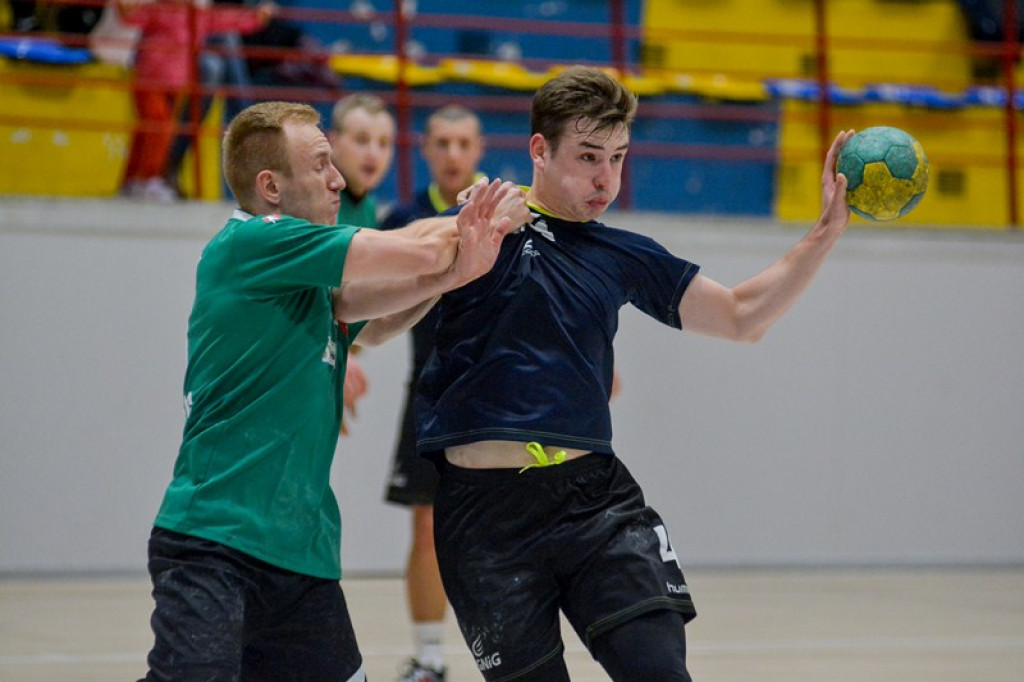 Orlik przegrywa z liderem.