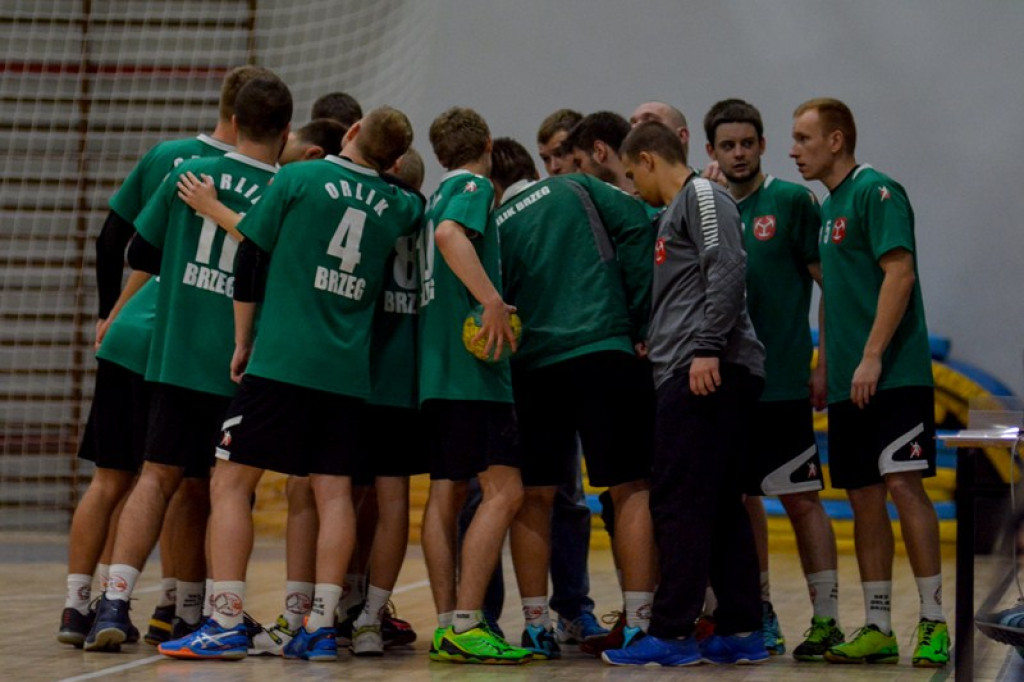 Orlik przegrywa z liderem.