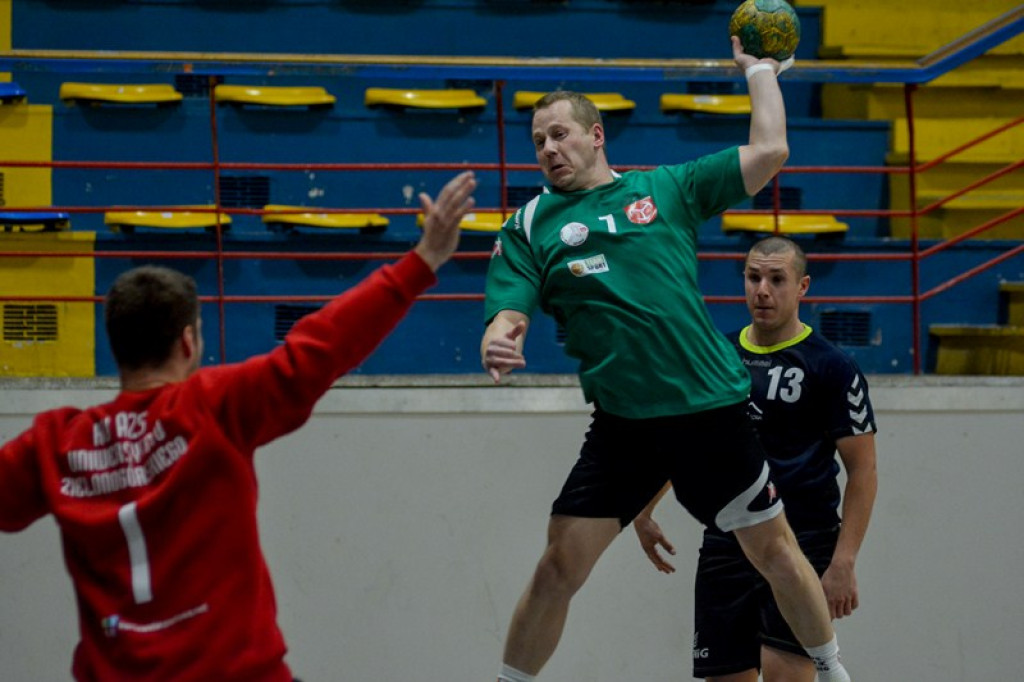 Orlik przegrywa z liderem.