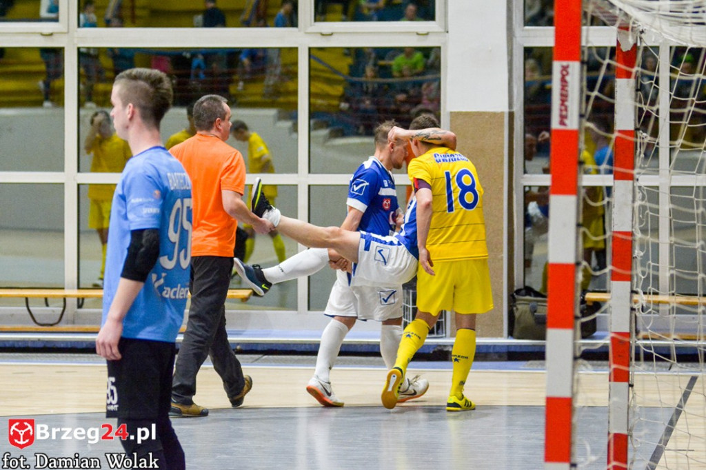 Gredar przegrywa z liderem - SRS Gwiazda Ruda Śląska
