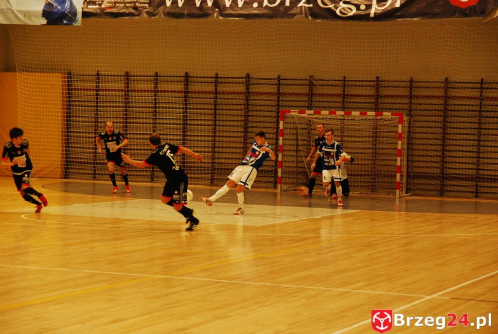 Brzescy piłkarze halowi remisują u siebie z zespołem z Pyskowic