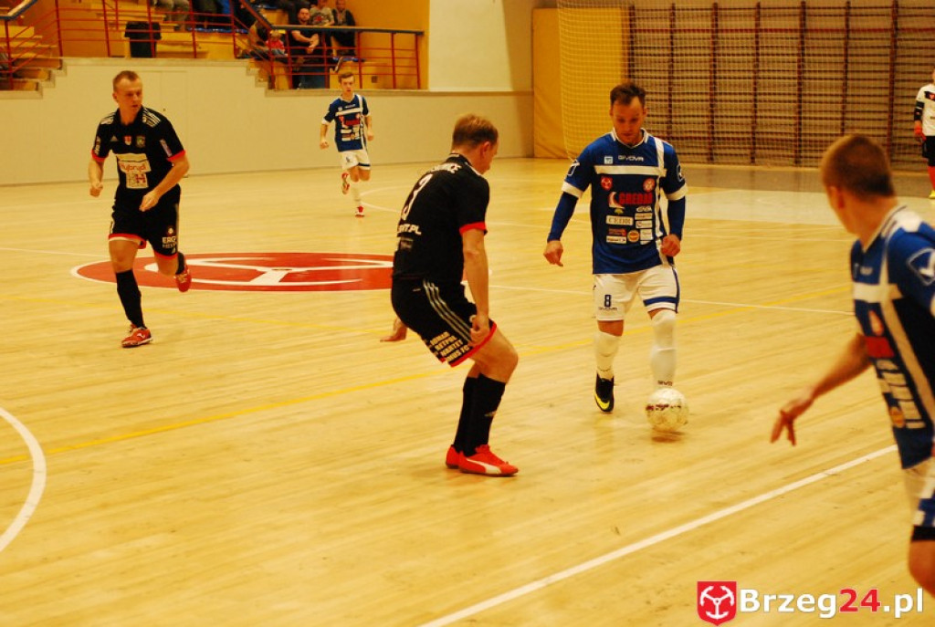Brzescy piłkarze halowi remisują u siebie z zespołem z Pyskowic