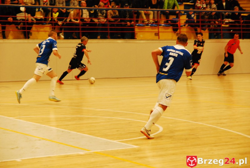 Brzescy piłkarze halowi remisują u siebie z zespołem z Pyskowic