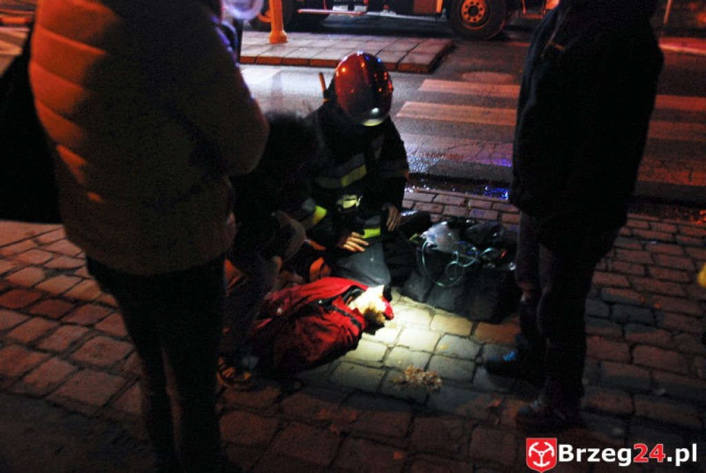 Pożar w budynku mieszkalnym przy ulicy Armii Krajowej. Skuteczna akcja brzeskich strażaków zapobiegła tragedii