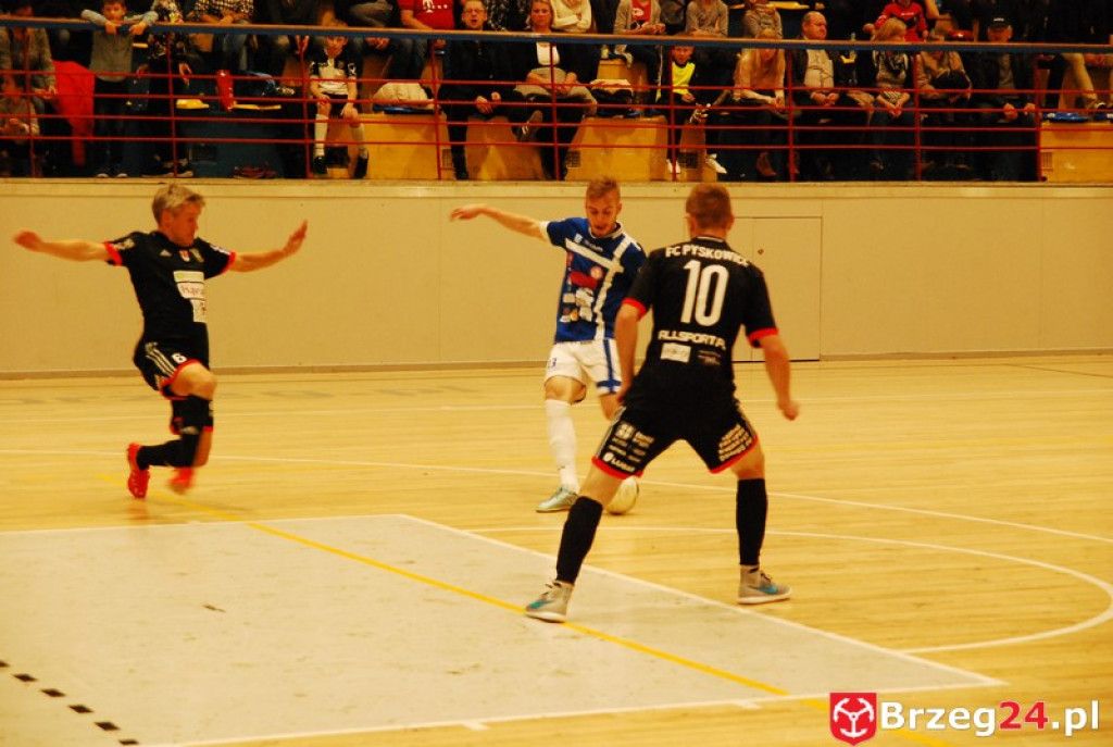 Brzescy piłkarze halowi remisują u siebie z zespołem z Pyskowic