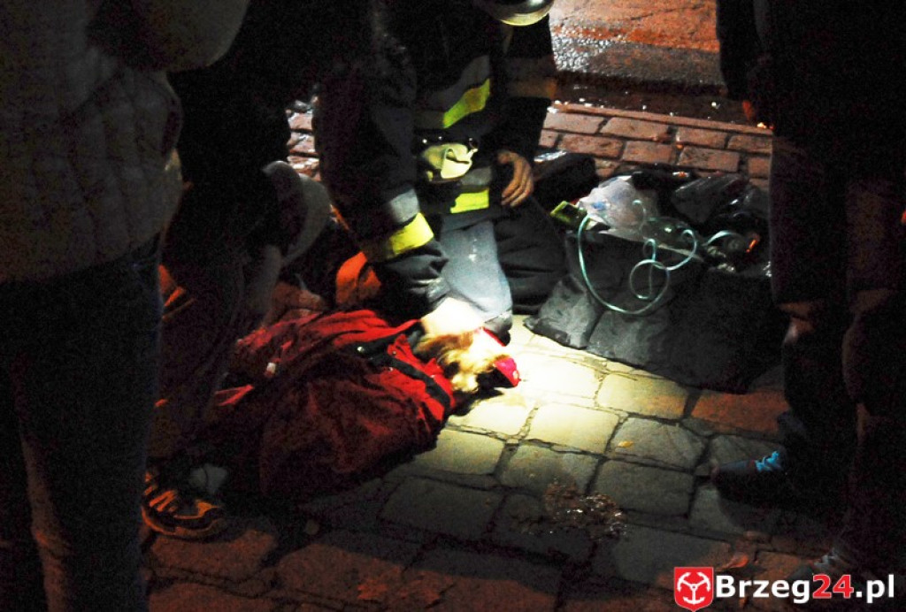 Pożar w budynku mieszkalnym przy ulicy Armii Krajowej. Skuteczna akcja brzeskich strażaków zapobiegła tragedii