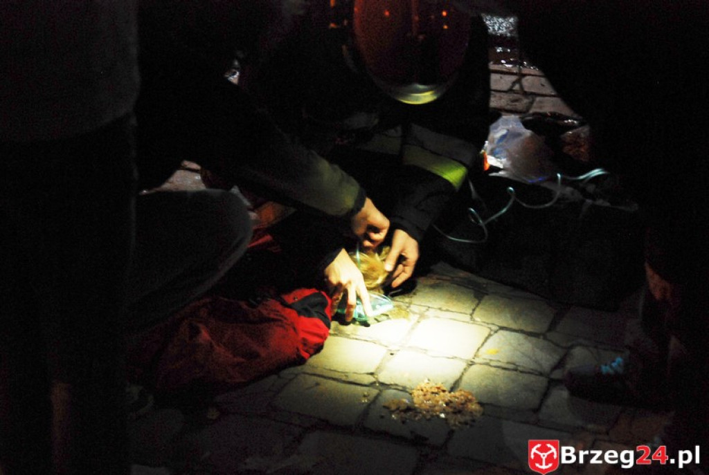 Pożar w budynku mieszkalnym przy ulicy Armii Krajowej. Skuteczna akcja brzeskich strażaków zapobiegła tragedii