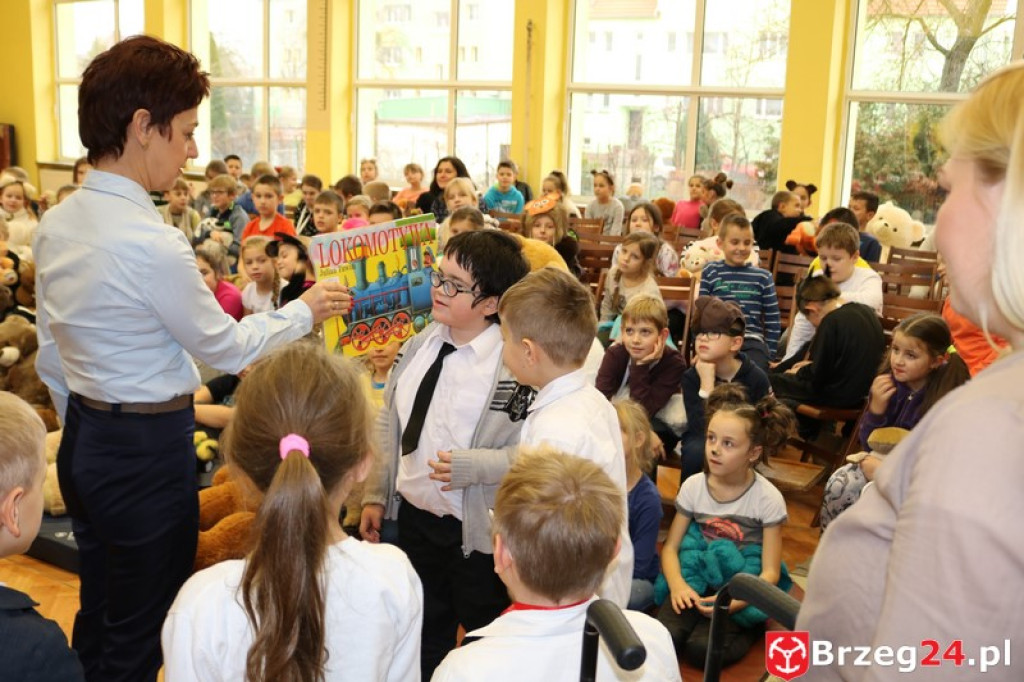 Obchody Dnia Pluszowego Misia w Ósemce