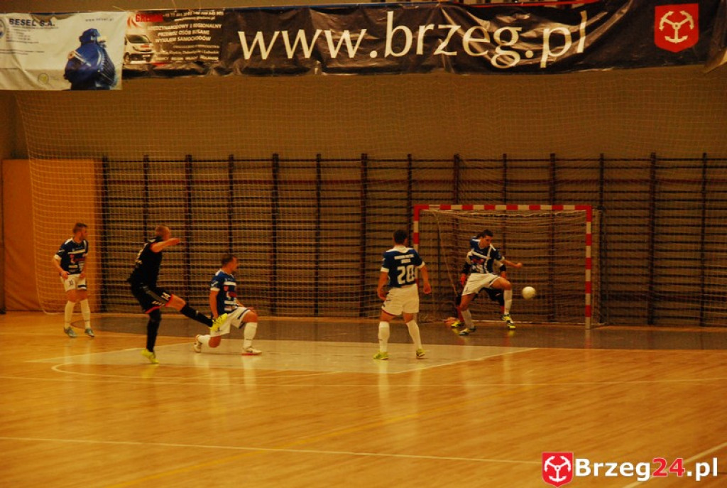 Brzescy piłkarze halowi remisują u siebie z zespołem z Pyskowic
