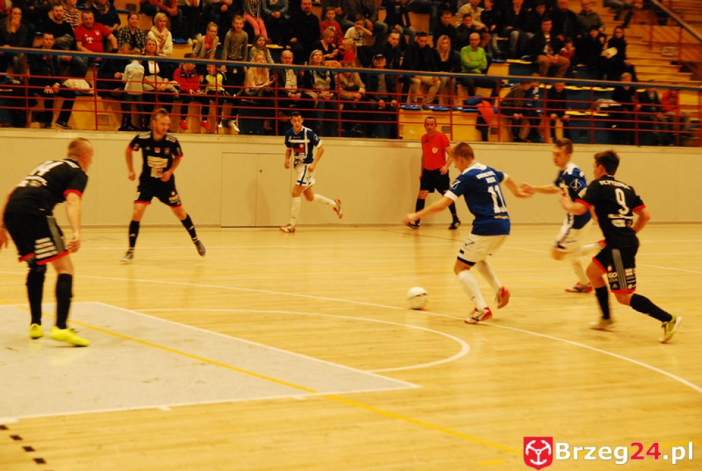 Brzescy piłkarze halowi remisują u siebie z zespołem z Pyskowic