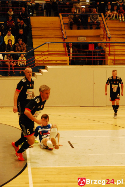Brzescy piłkarze halowi remisują u siebie z zespołem z Pyskowic