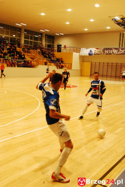 Brzescy piłkarze halowi remisują u siebie z zespołem z Pyskowic