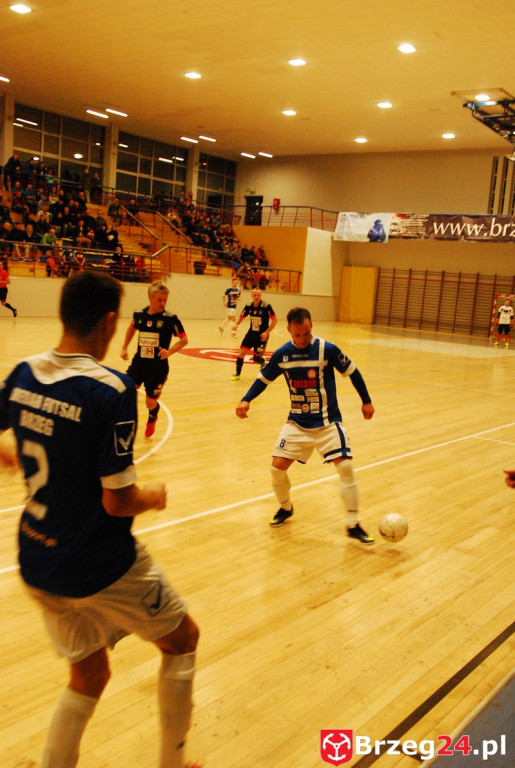 Brzescy piłkarze halowi remisują u siebie z zespołem z Pyskowic