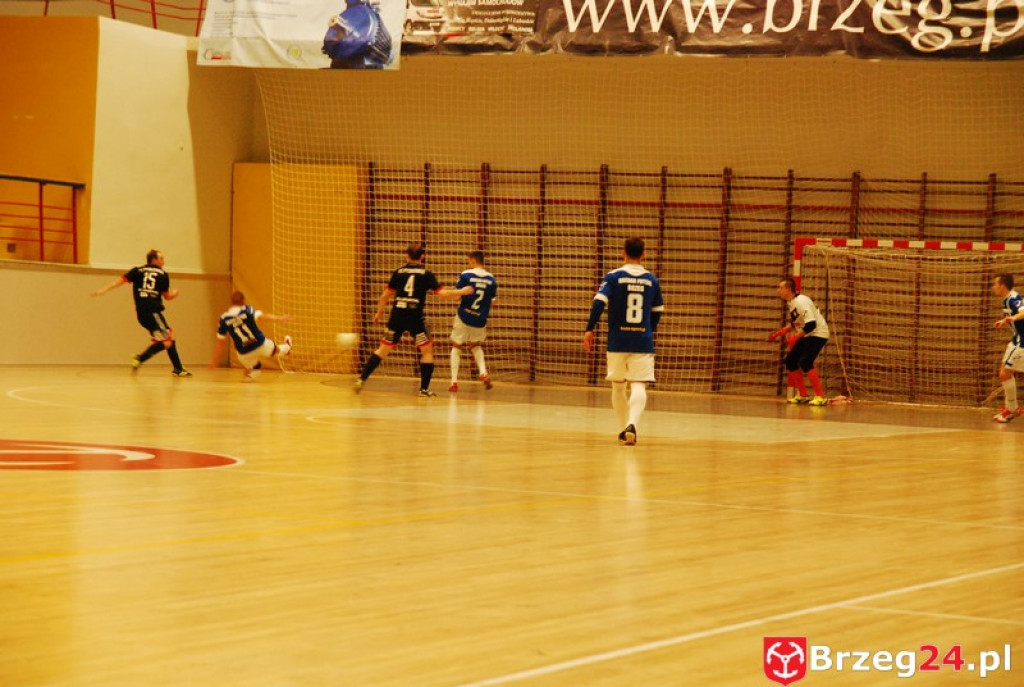Brzescy piłkarze halowi remisują u siebie z zespołem z Pyskowic