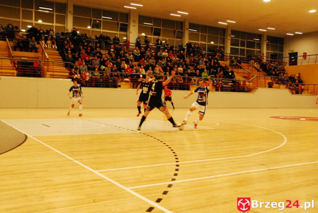 Brzescy piłkarze halowi remisują u siebie z zespołem z Pyskowic