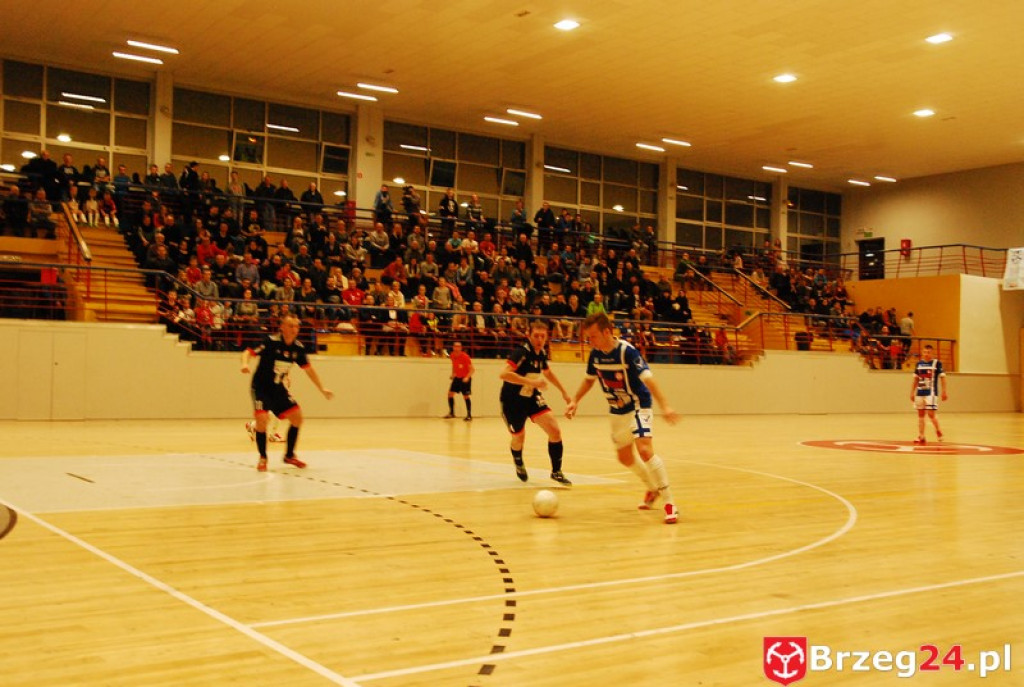 Brzescy piłkarze halowi remisują u siebie z zespołem z Pyskowic
