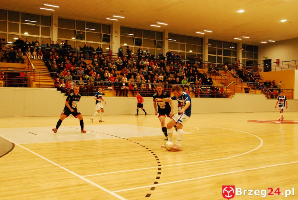 Brzescy piłkarze halowi remisują u siebie z zespołem z Pyskowic