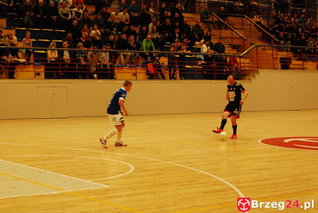 Brzescy piłkarze halowi remisują u siebie z zespołem z Pyskowic