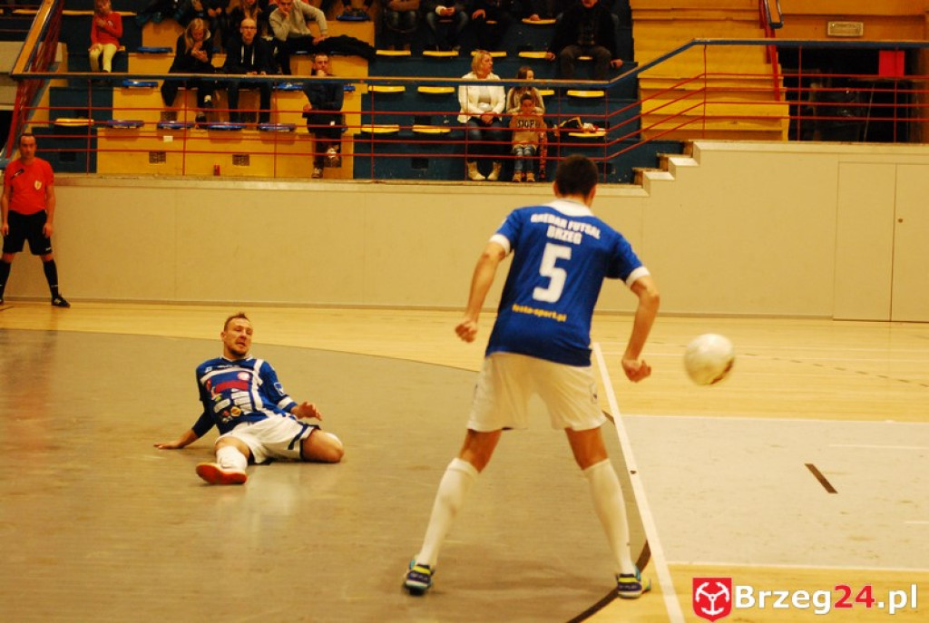 Brzescy piłkarze halowi remisują u siebie z zespołem z Pyskowic