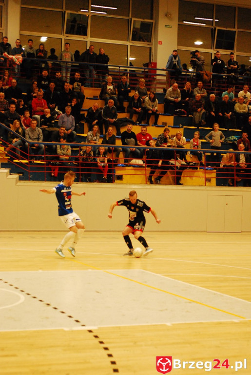 Brzescy piłkarze halowi remisują u siebie z zespołem z Pyskowic