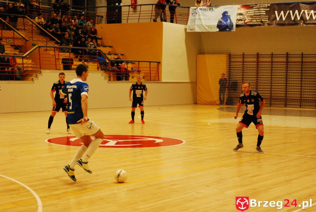 Brzescy piłkarze halowi remisują u siebie z zespołem z Pyskowic