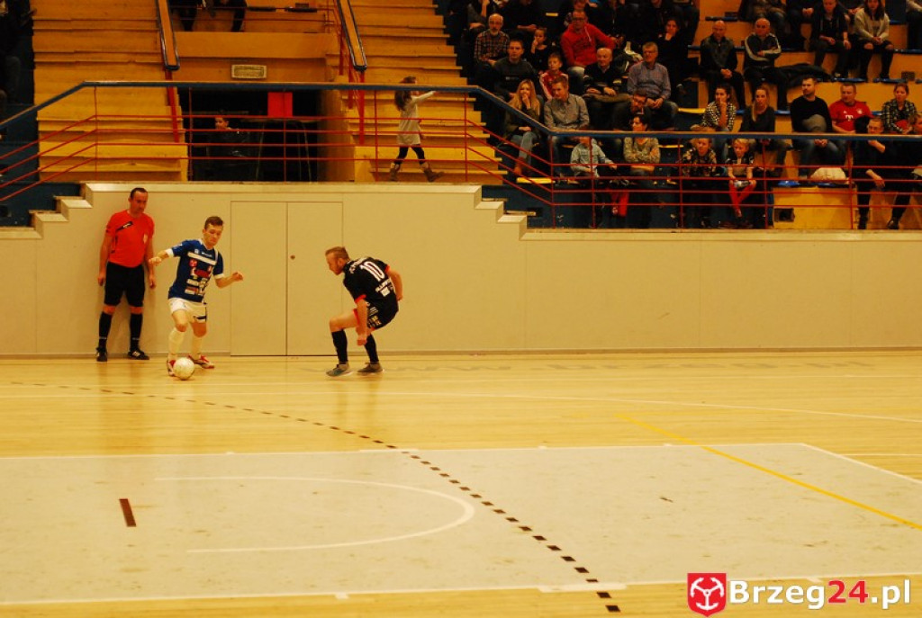 Brzescy piłkarze halowi remisują u siebie z zespołem z Pyskowic