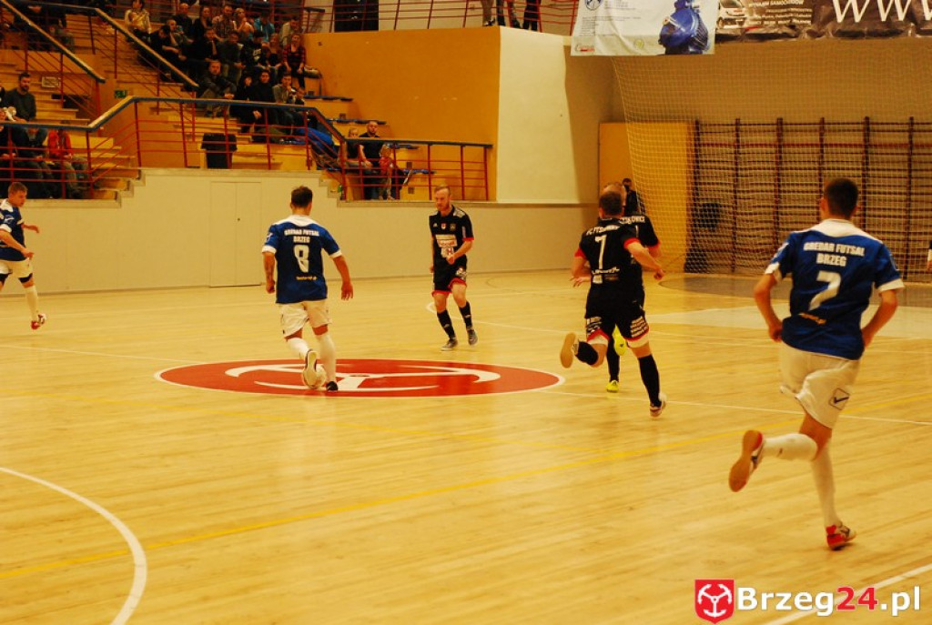 Brzescy piłkarze halowi remisują u siebie z zespołem z Pyskowic