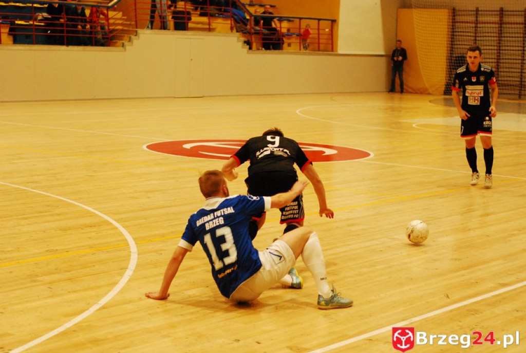 Brzescy piłkarze halowi remisują u siebie z zespołem z Pyskowic