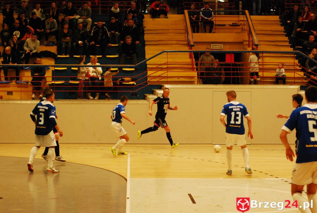 Brzescy piłkarze halowi remisują u siebie z zespołem z Pyskowic