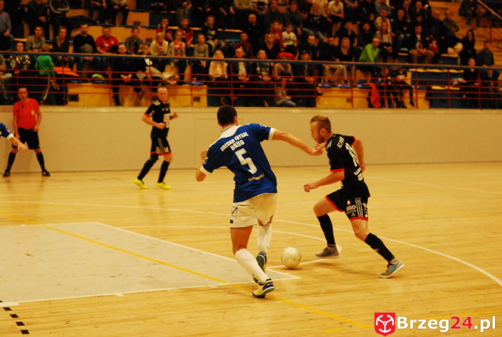 Brzescy piłkarze halowi remisują u siebie z zespołem z Pyskowic