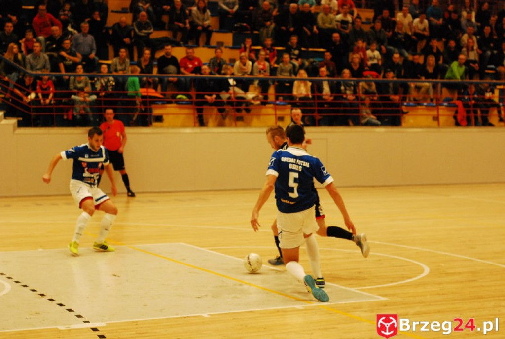Brzescy piłkarze halowi remisują u siebie z zespołem z Pyskowic