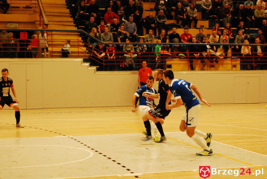 Brzescy piłkarze halowi remisują u siebie z zespołem z Pyskowic