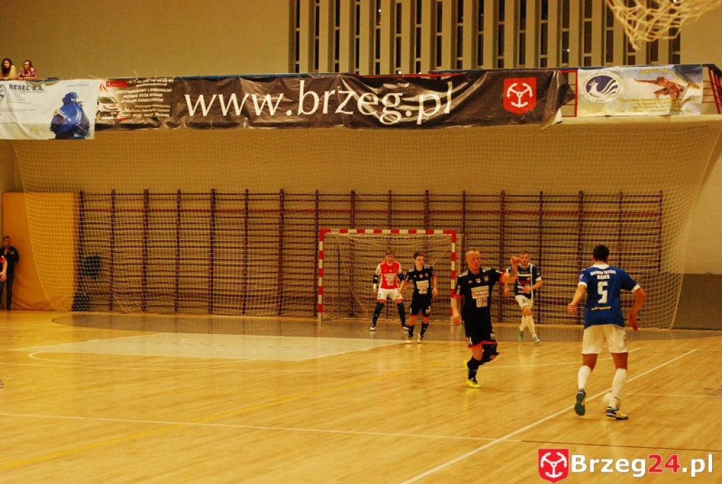 Brzescy piłkarze halowi remisują u siebie z zespołem z Pyskowic