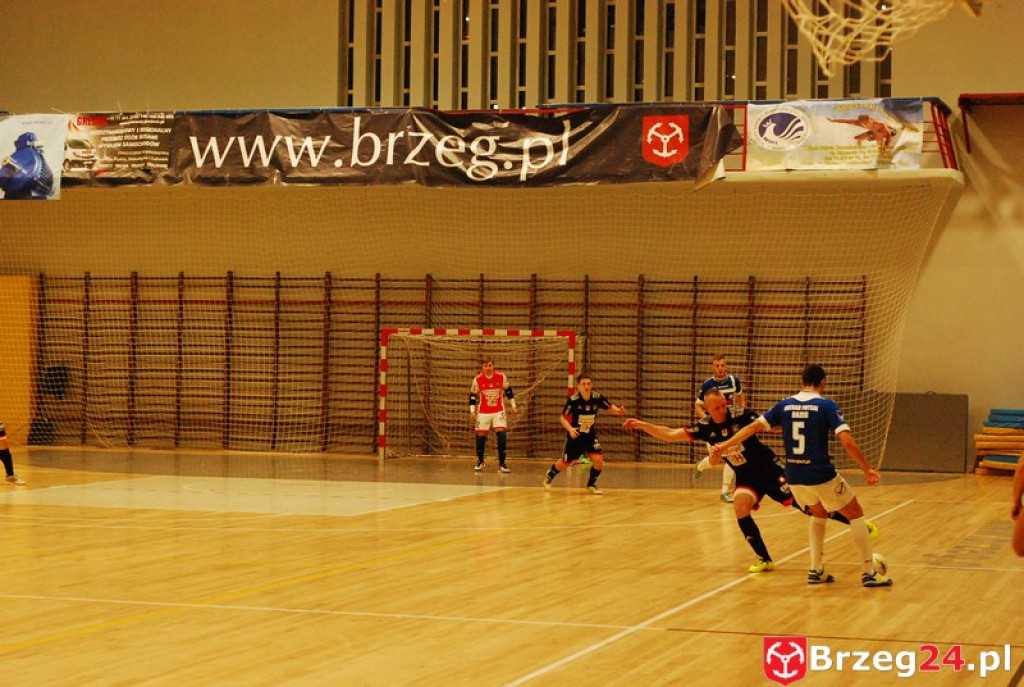 Brzescy piłkarze halowi remisują u siebie z zespołem z Pyskowic