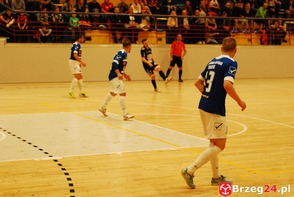 Brzescy piłkarze halowi remisują u siebie z zespołem z Pyskowic