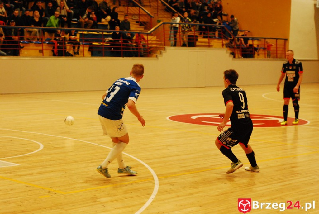 Brzescy piłkarze halowi remisują u siebie z zespołem z Pyskowic