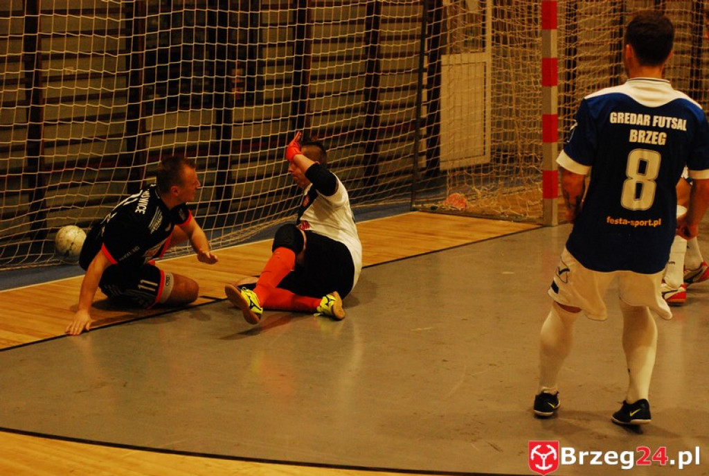 Brzescy piłkarze halowi remisują u siebie z zespołem z Pyskowic