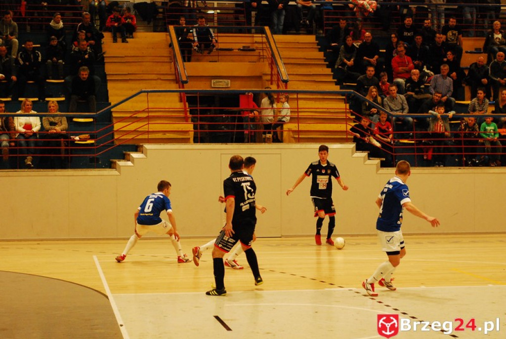 Brzescy piłkarze halowi remisują u siebie z zespołem z Pyskowic