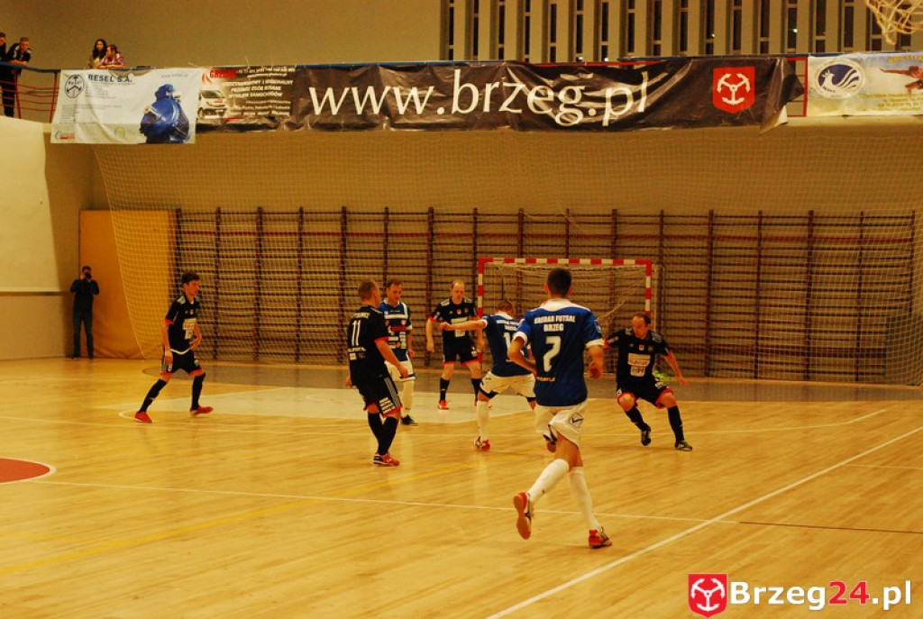 Brzescy piłkarze halowi remisują u siebie z zespołem z Pyskowic