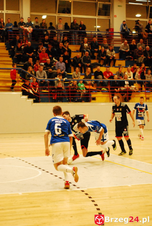 Brzescy piłkarze halowi remisują u siebie z zespołem z Pyskowic
