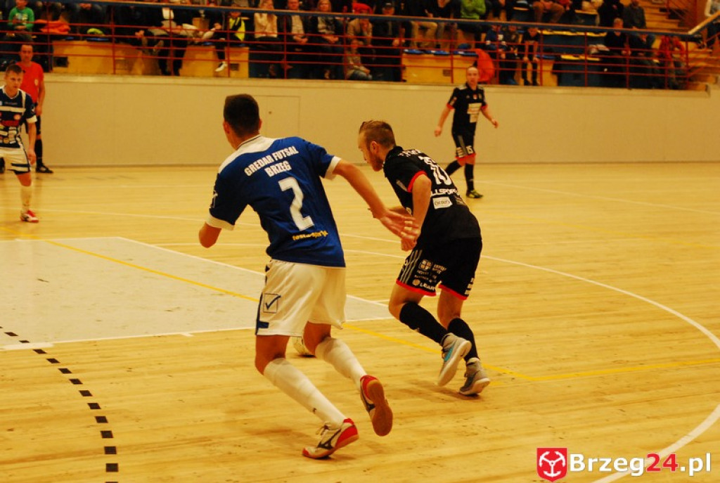 Brzescy piłkarze halowi remisują u siebie z zespołem z Pyskowic