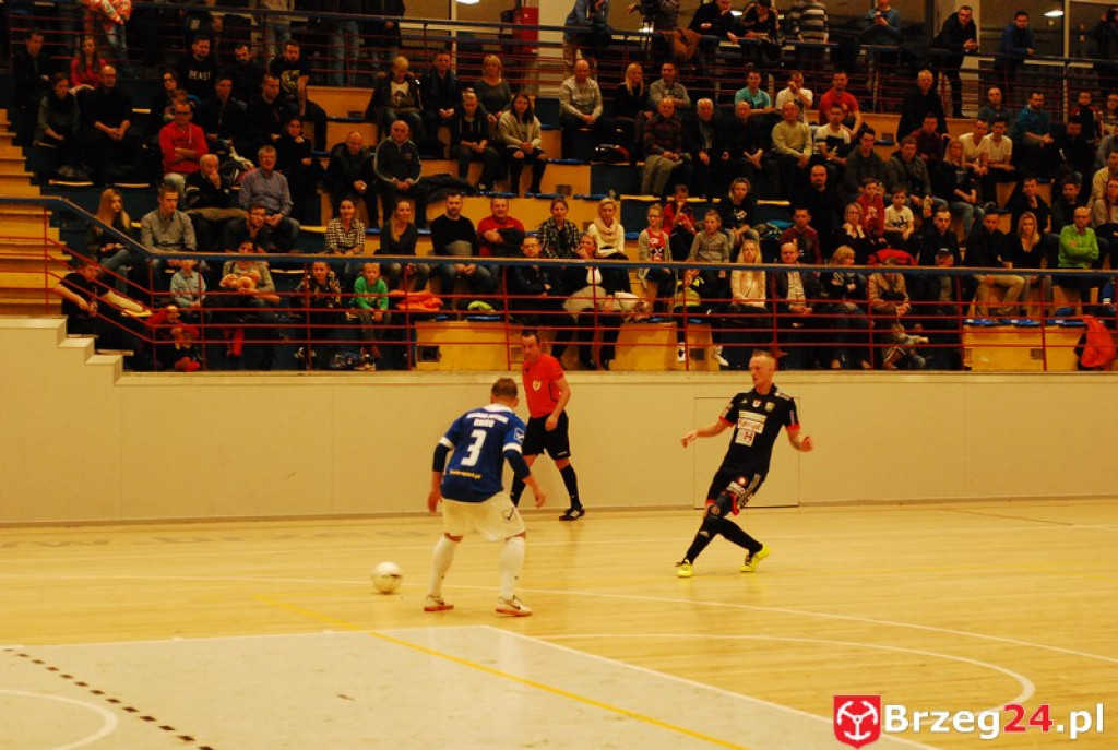 Brzescy piłkarze halowi remisują u siebie z zespołem z Pyskowic
