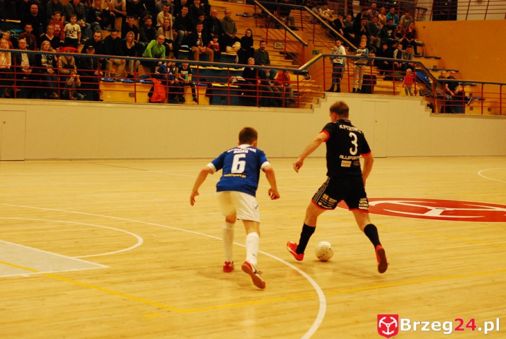 Brzescy piłkarze halowi remisują u siebie z zespołem z Pyskowic