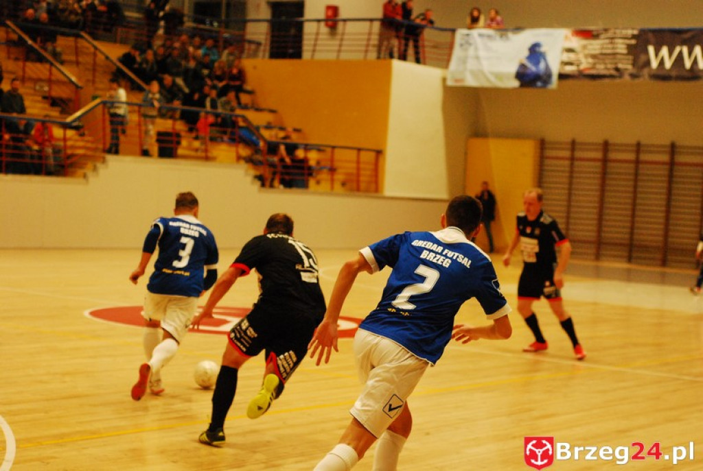 Brzescy piłkarze halowi remisują u siebie z zespołem z Pyskowic