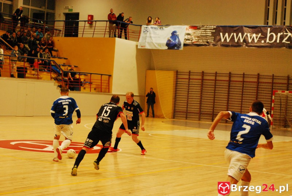 Brzescy piłkarze halowi remisują u siebie z zespołem z Pyskowic