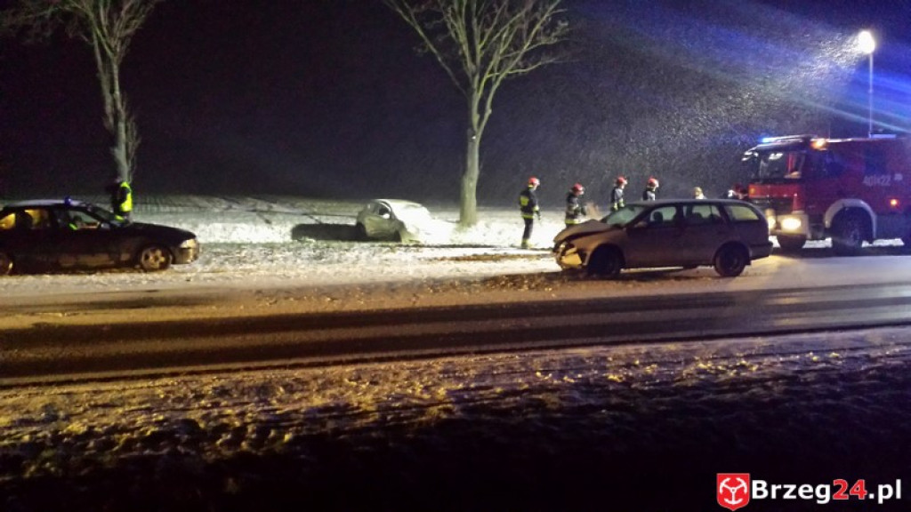 Dwa auta zderzyły się na drodze krajowej DK94 między Strzelnikami a Łosiowem