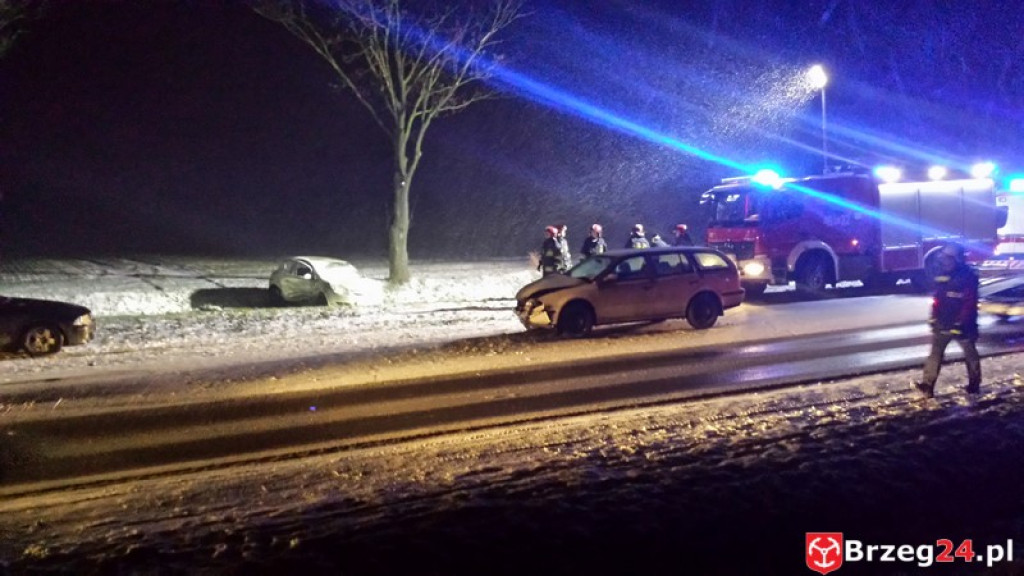 Dwa auta zderzyły się na drodze krajowej DK94 między Strzelnikami a Łosiowem