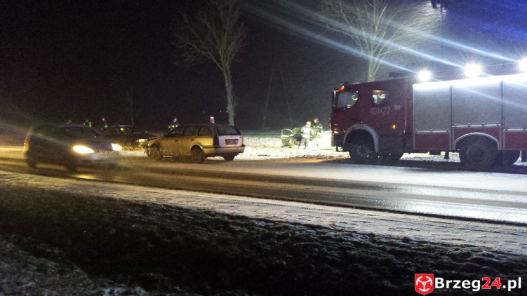 Dwa auta zderzyły się na drodze krajowej DK94 między Strzelnikami a Łosiowem